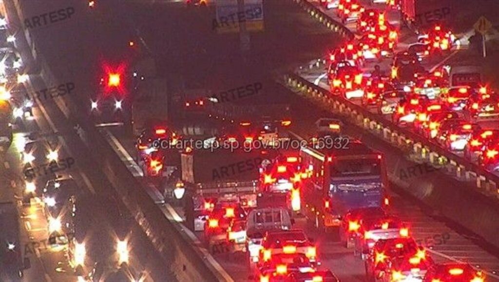 Congestionamento na Rodovia Raposo Tavares: Três Acidentes Atrapalham o Tráfego em Sorocaba Imagem do artigo