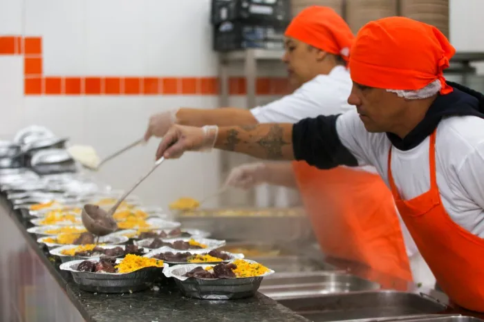 Almoços Comemorativos de Natal e Ano Novo do Bom Prato: Cardápios Especiais Para Celebrar Almoços Comemorativos de Natal e Ano Novo do Bom Prato: Cardápios Especiais Para Celebrar