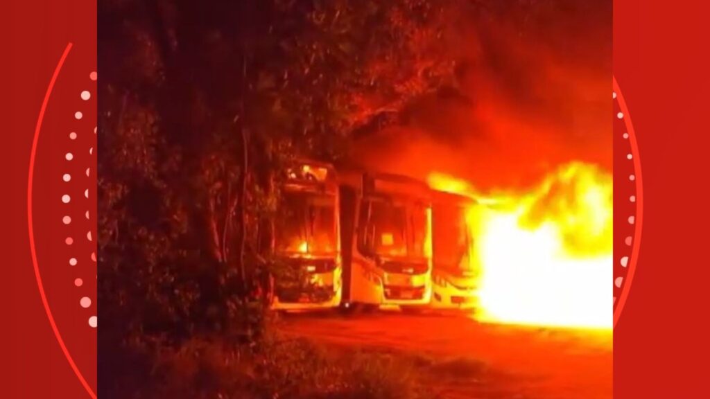 Incêndio Devastador Consome 38 Veículos em Garagem de Empresa de Ônibus no ES