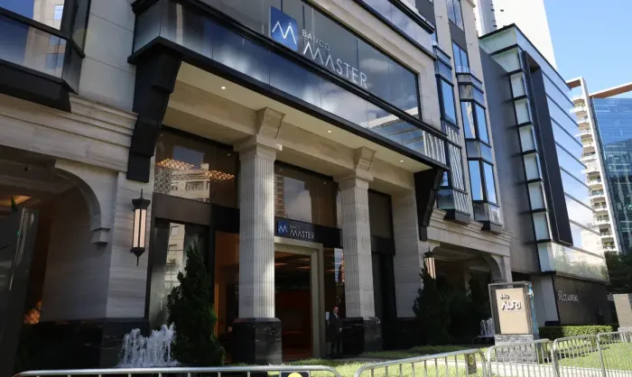 Contradições em Acareação entre Vorcaro e Ex-presidente do BRB Revelam Fraude Bilionária Contradições em Acareação entre Vorcaro e Ex-presidente do BRB Revelam Fraude Bilionária