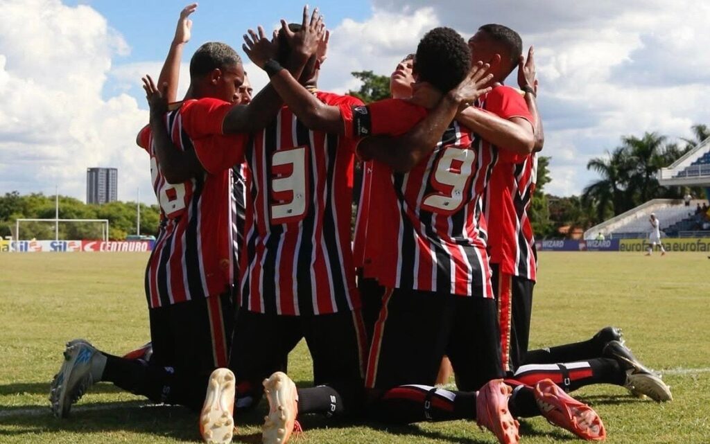 Copinha 2026: Santos, São Paulo e Atlético se classificam; Botafogo se aproxima da vaga