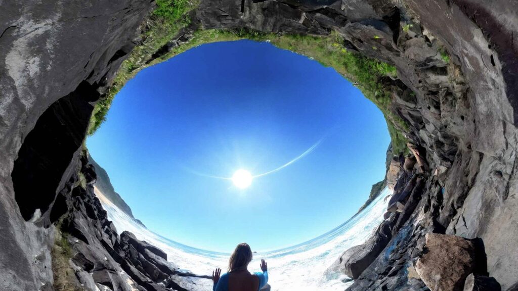 Exposição ‘Entre Águas e Terras, Margens’ Abre Diálogo Sobre Questões Ambientais Exposição 'Entre Águas e Terras, Margens' Abre Diálogo Sobre Questões Ambientais