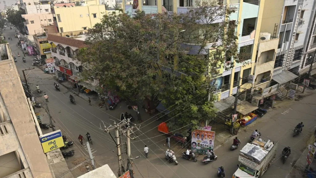 Fachadas Comuns Ocultam Negócios Ilícitos em Telangana