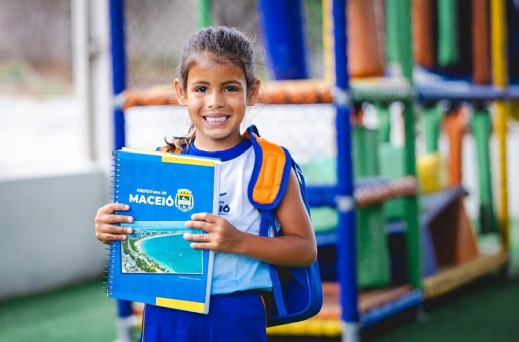 Maceió Distribuirá 70 Mil Kits Escolares para Alunos da Rede Municipal Maceió Distribuirá 70 Mil Kits Escolares para Alunos da Rede Municipal