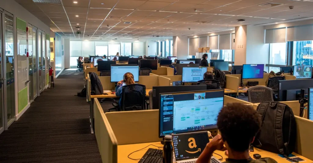 O home office em transformação: por que empresas estão promovendo o retorno ao trabalho presencial