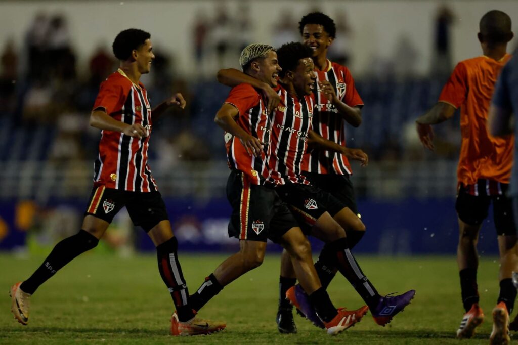 Palmeiras e São Paulo se enfrentam na Copinha nesta terça (13); saiba onde assistir