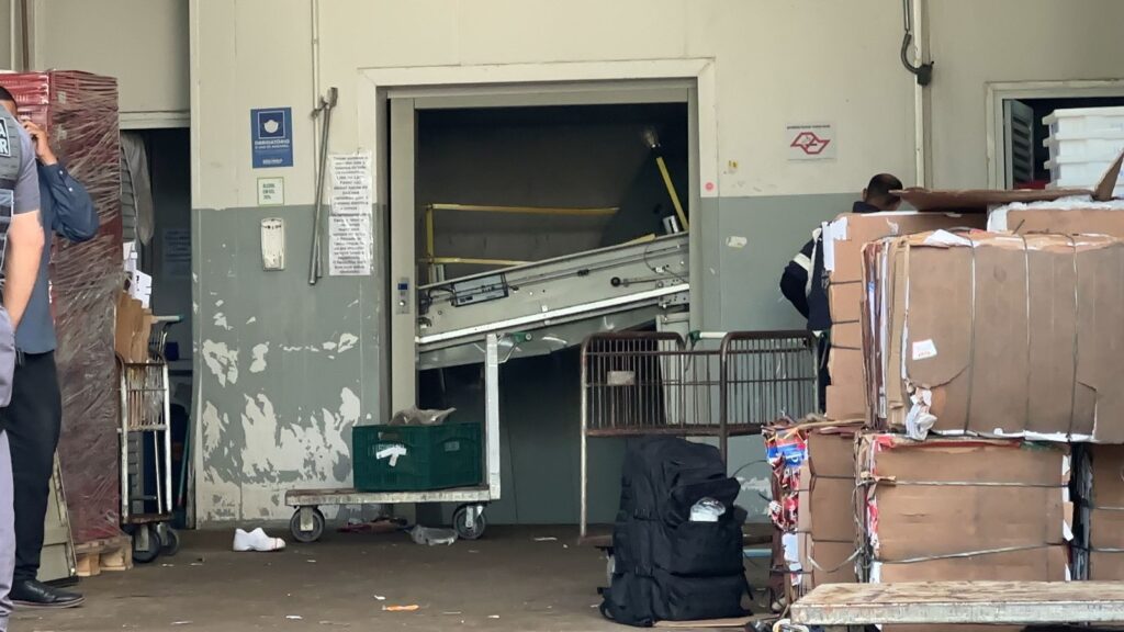 Queda de elevador em mercado em Sorocaba deixa quatro feridos Queda de elevador em mercado em Sorocaba deixa quatro feridos