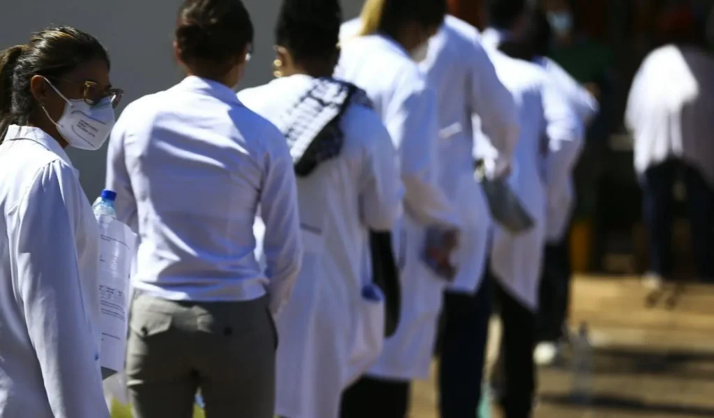 Resultados do Enamed Revelam Desempenho Insatisfatório em Cursos de Medicina