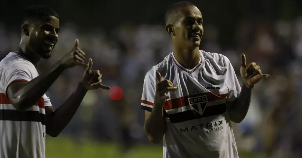 São Paulo avança às quartas da Copinha após vencer Red Bull Bragantino nos pênaltis