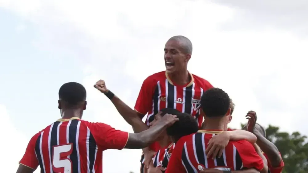 São Paulo Vence Independente-AP e Avança na Copinha com Vitória Convincente São Paulo Vence Independente-AP e Avança na Copinha com Vitória Convincente