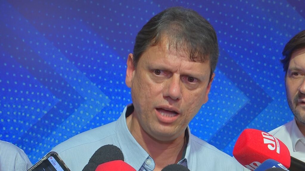 Tarcísio Reforça Apoio a Flávio Bolsonaro e Fala sobre Sustentabilidade Veicular Tarcísio Reforça Apoio a Flávio Bolsonaro e Fala sobre Sustentabilidade Veicular