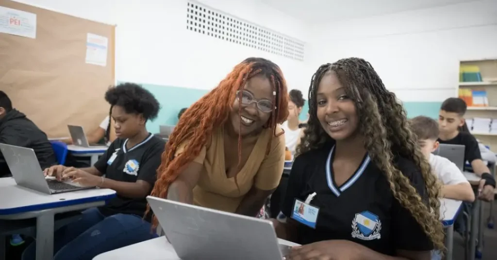 Avanços em Português e Matemática: Sistema de Avaliação de SP Revela Progresso Escolar