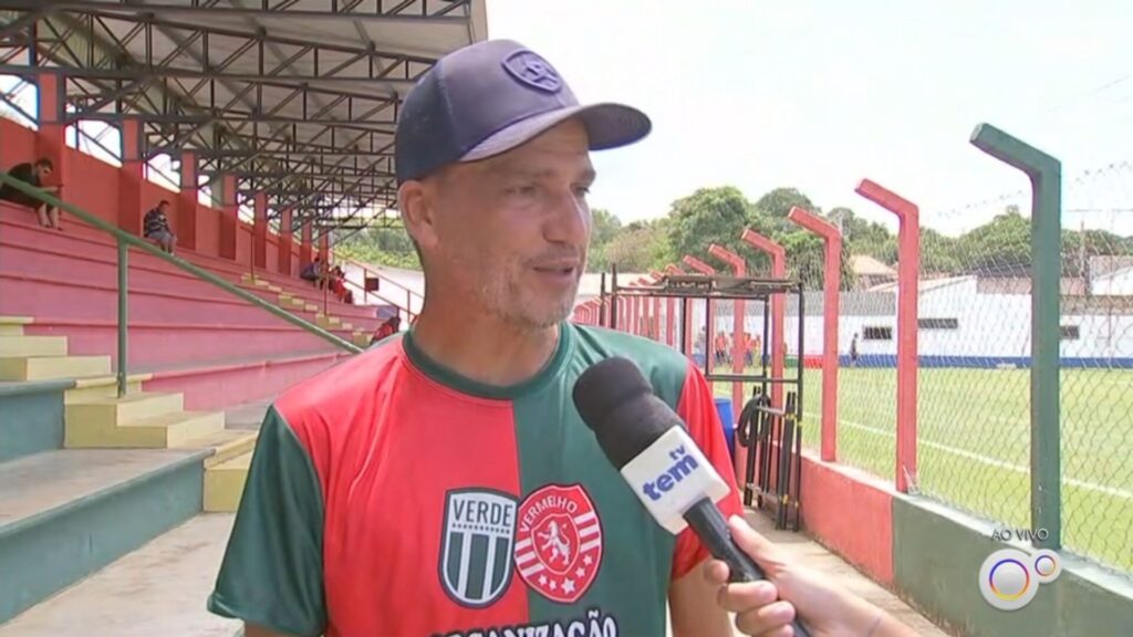 Clássico Carnavalesco em Guareí: Confronto entre Verde e Vermelho Define o Campeão