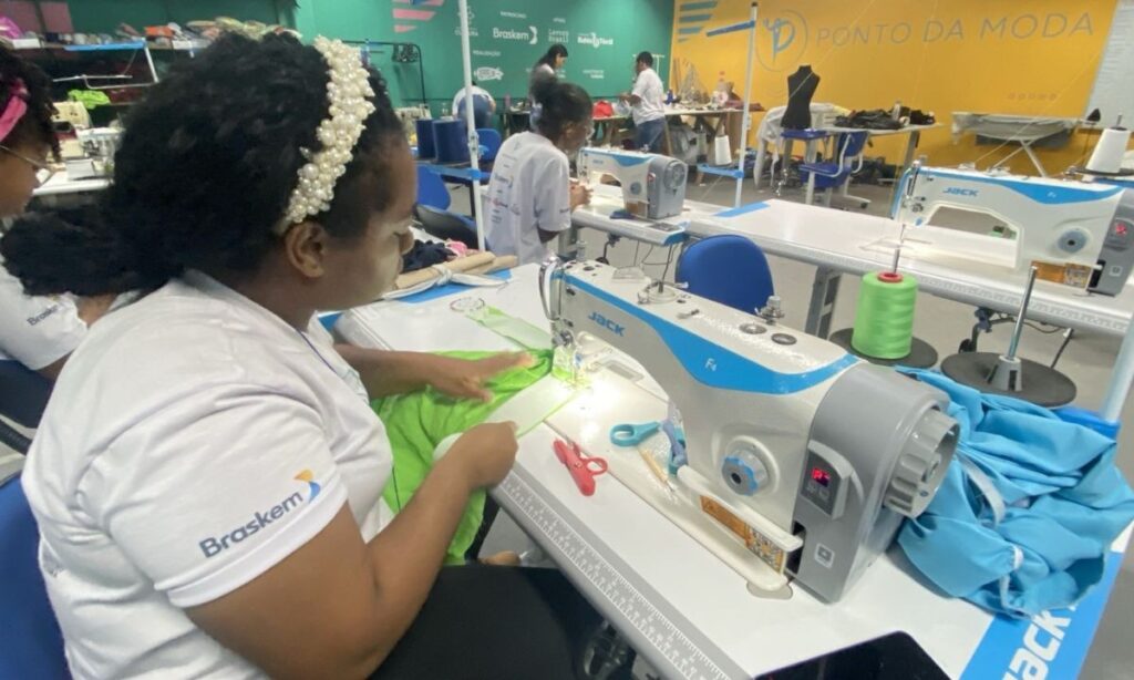 Curso Gratuito de Costura Industrial em Salvador: Inscrições Abertas!