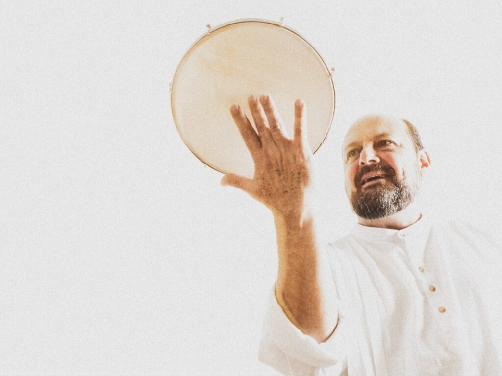 Douglas Germano Critica a Pasteurização do Carnaval: ‘Escola de Samba Virou Escola de Desfile’