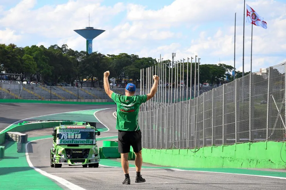 Fleck Se Destaca na Retorno de Débora Rodrigues à Fórmula Truck Fleck Se Destaca na Retorno de Débora Rodrigues à Fórmula Truck