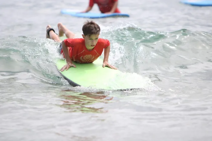 Surf Para Todos encerra temporada com mais de 10 mil atendimentos e impacto social significativo Surf Para Todos encerra temporada com mais de 10 mil atendimentos e impacto social significativo