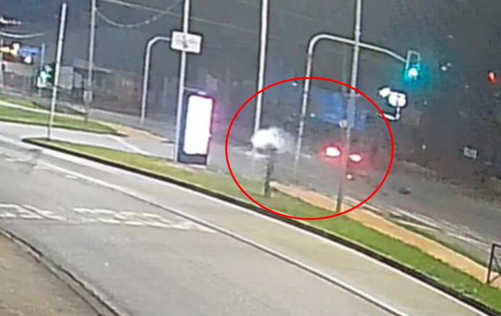 Tragédia em Sorocaba: Motociclista e Garupa são Arremessados em Acidente Tragédia em Sorocaba: Motociclista e Garupa são Arremessados em Acidente