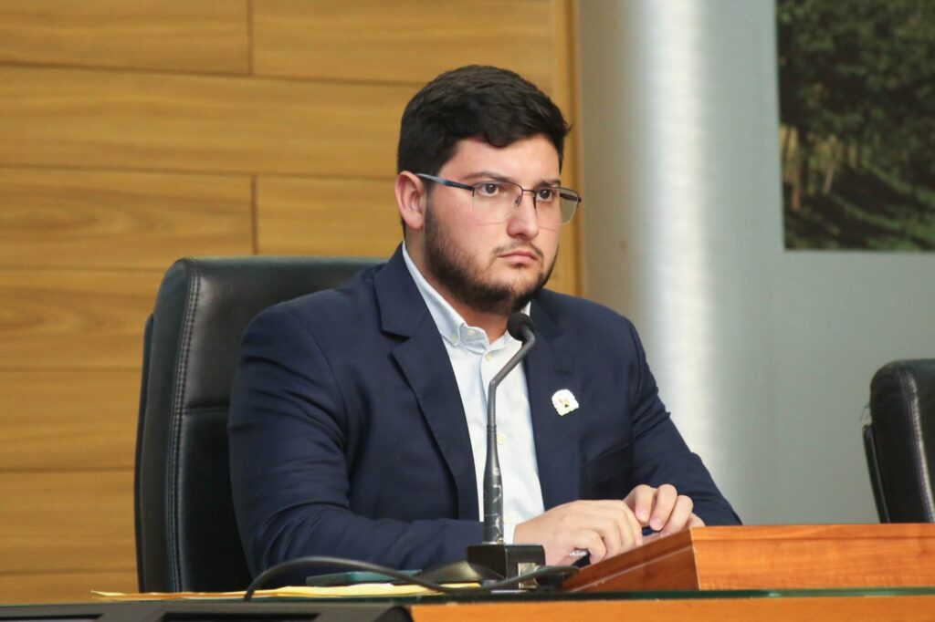 Vereador Vinícius Aith Retorna à Câmara de Sorocaba e Suplente Assume Nova Função