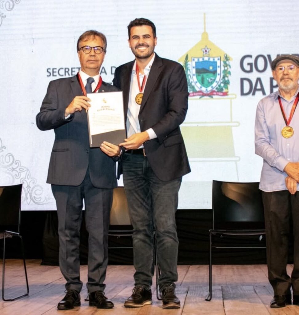 Conselheiros do TCE-PB Recebem Medalha Farol da Educação em Cerimônia Emocionante Conselheiros do TCE-PB Recebem Medalha Farol da Educação em Cerimônia Emocionante