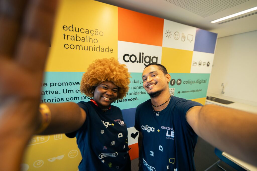 Educação e Cultura: co.liga Celebra 100 Mil Inscritos e Impacto Social