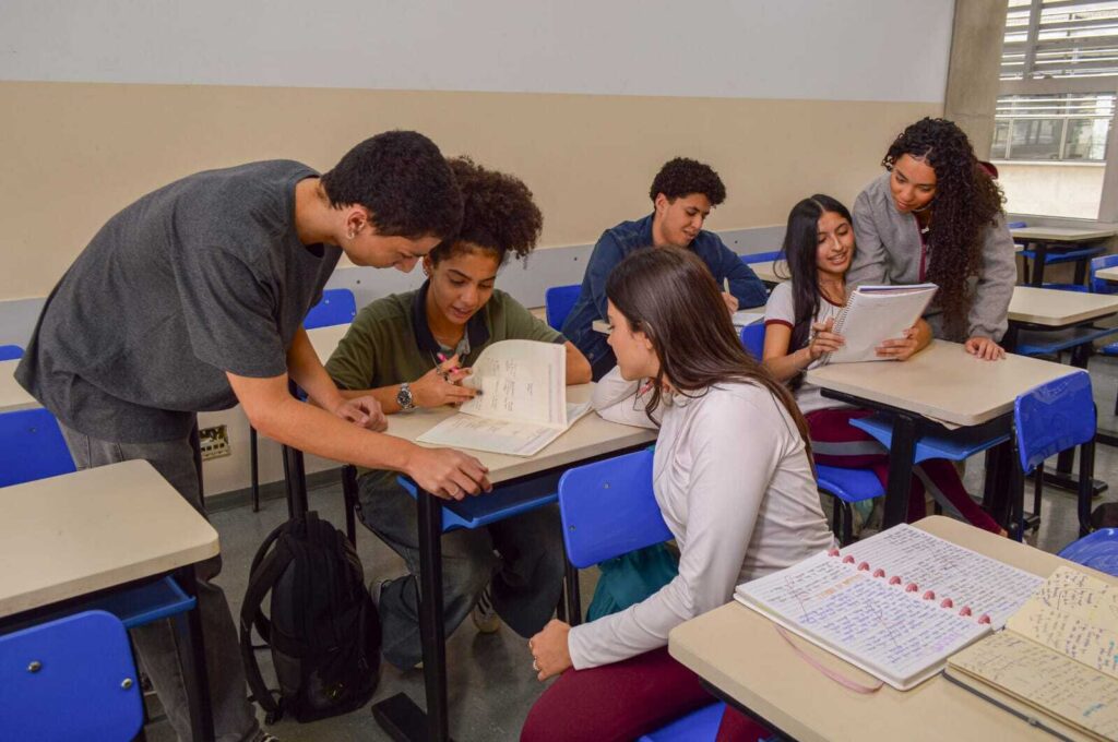 Estágios do BEEM no Alto Tietê: Oportunidades para Estudantes de Ensino Médio em SP