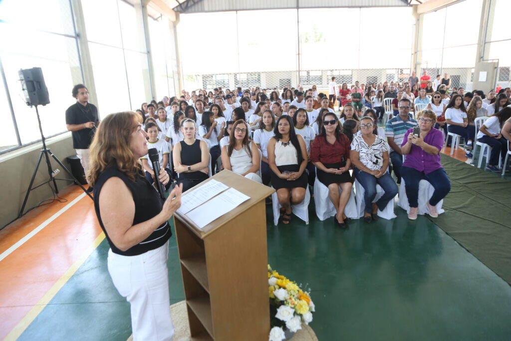 Inauguração do Novo Prédio do Colégio Estadual Irmã Dulce em Buritinópolis: Um Marco na Educação Inauguração do Novo Prédio do Colégio Estadual Irmã Dulce em Buritinópolis: Um Marco na Educação