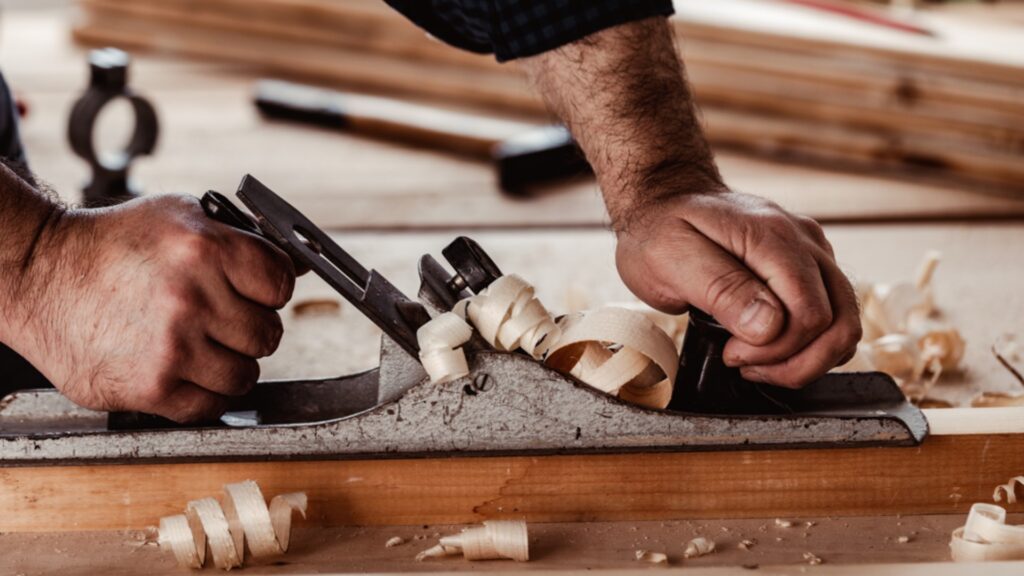 Marceneiro de Sorocaba brilha em reality show e valoriza profissão tradicional