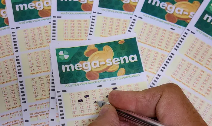 Mega-Sena Acumula e Prêmio Atinge R$ 13 Milhões; Quina Premia 23 Apostadores Mega-Sena Acumula e Prêmio Atinge R$ 13 Milhões; Quina Premia 23 Apostadores