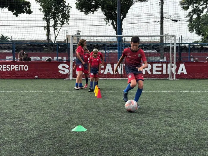 Meninos da Cantareira: Da Várzea ao Centro de Formação Esportiva em Santos Meninos da Cantareira: Da Várzea ao Centro de Formação Esportiva em Santos