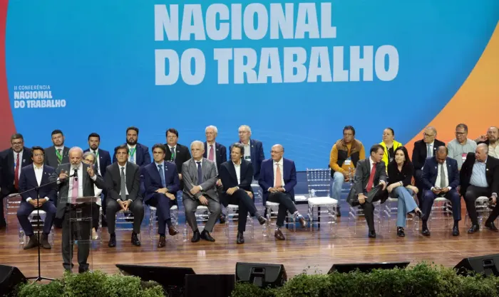 Negociação Conjunta: Lula Propõe Fim do 6×1 Entre Empregados, Patrões e Governo Negociação Conjunta: Lula Propõe Fim do 6x1 Entre Empregados, Patrões e Governo