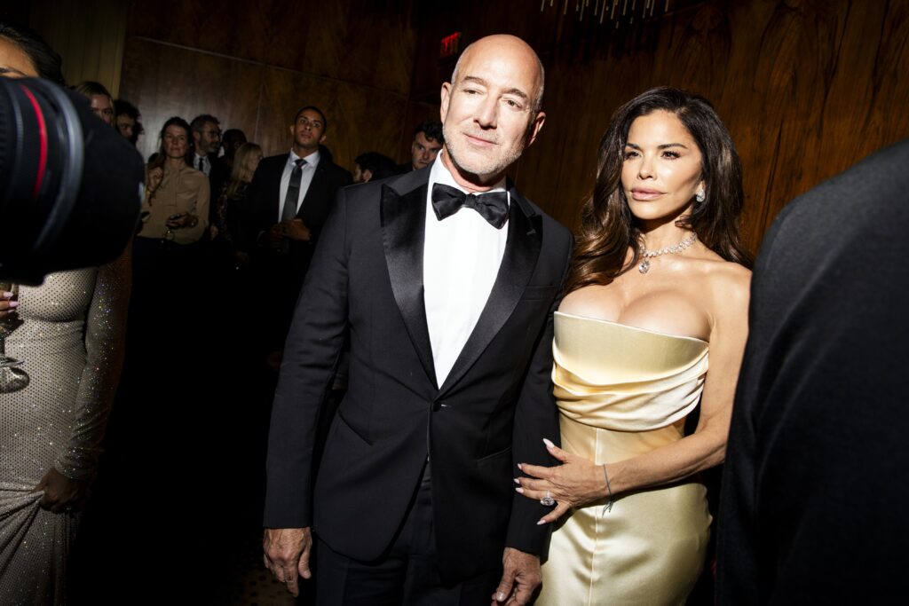 A Riqueza e a Felicidade de Lauren Sánchez Bezos: A Transformação da Ex-Jornalista em Ícone dos Super-Ricos A Riqueza e a Felicidade de Lauren Sánchez Bezos: A Transformação da Ex-Jornalista em Ícone dos Supe