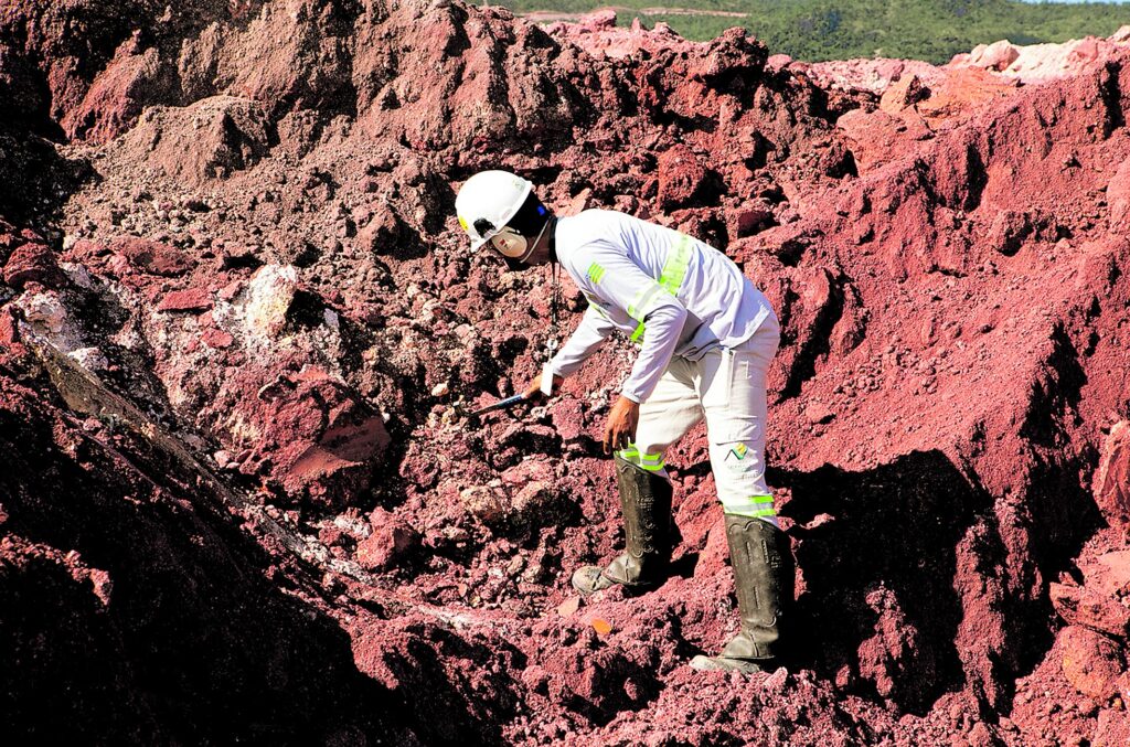 Brasil Se Destaca na Disputa Global por Terras-Raras Após Venda de Mineradora