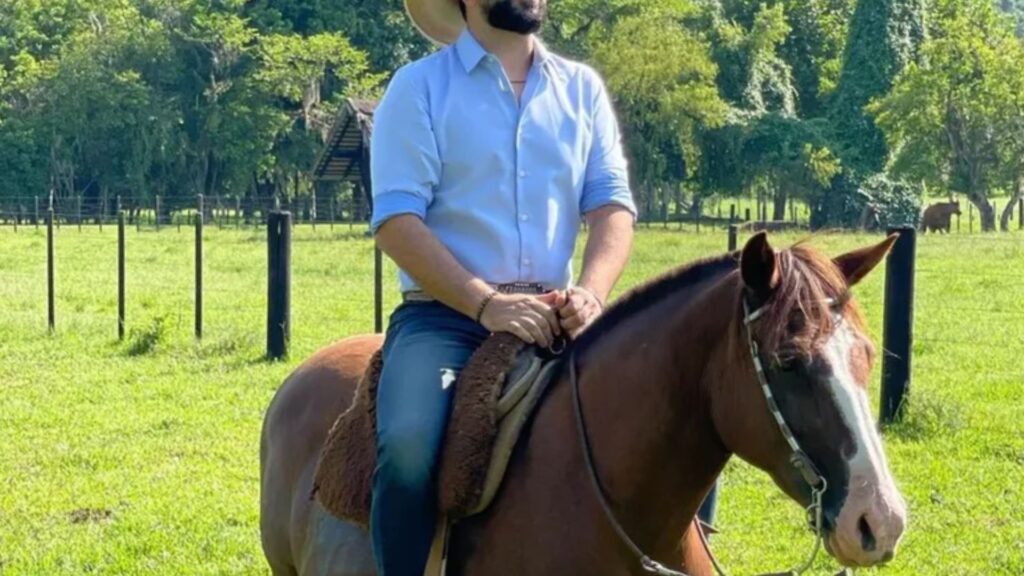 Cantor Sertanejo Sorocaba: Fazenda Luxuosa e Sucesso no Segmento de Cavalos