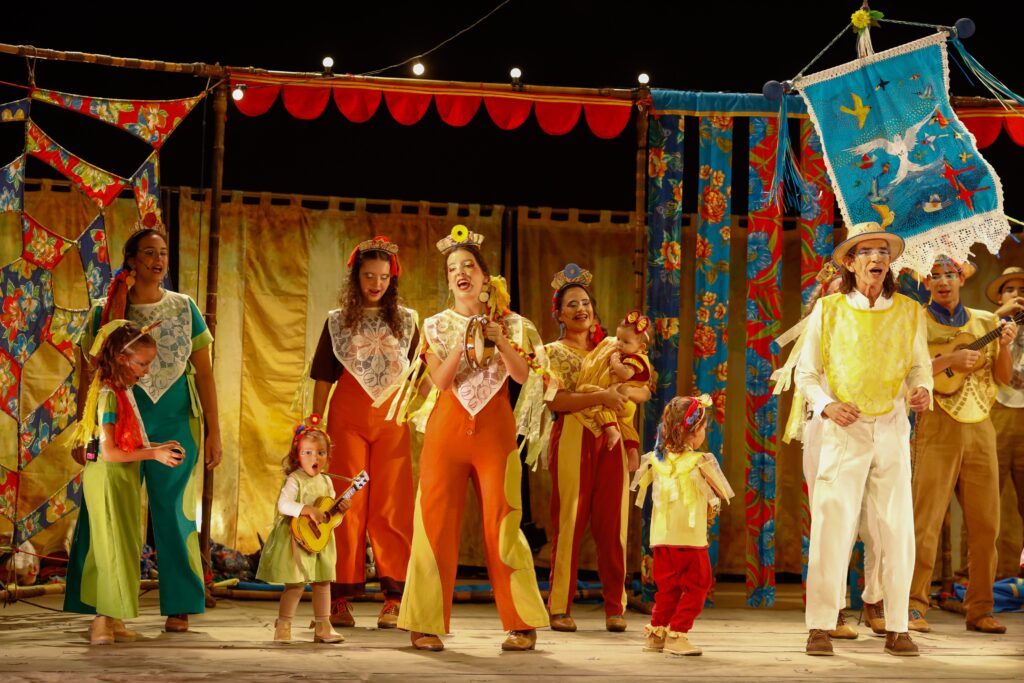 Carroça de Mamulengos: Tradição e Cultura Popular Brilham no Festival de Curitiba