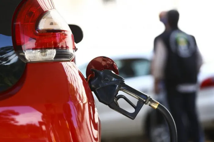 Comissão de Finanças Analisa Flutuações nos Preços da Gasolina e do Diesel Comissão de Finanças Analisa Flutuações nos Preços da Gasolina e do Diesel