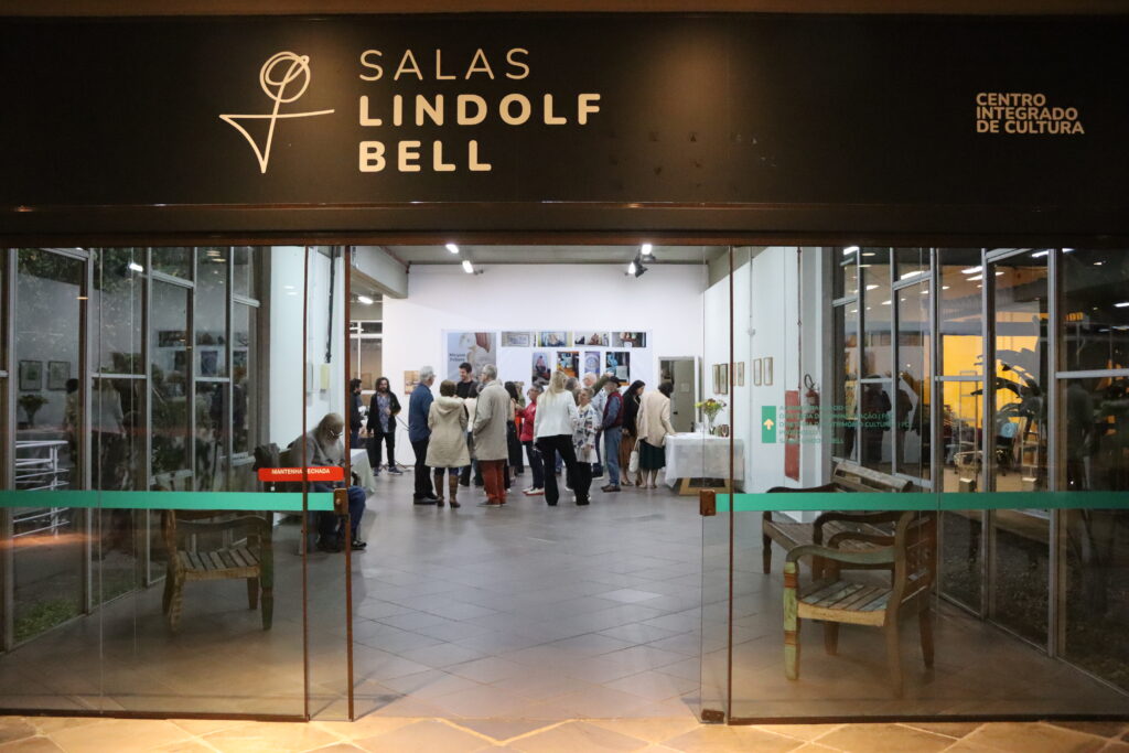 Exposição 'Raízes e Reflexos': Celebração da Arte Catarinense na FCC