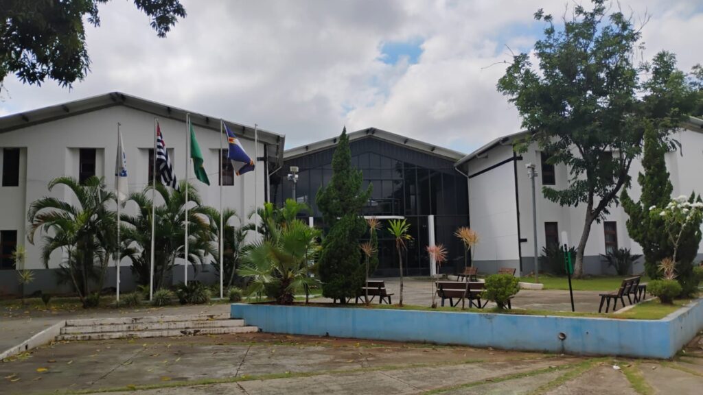 Funcionárias da limpeza denunciam pressão para demissão em Votorantim Funcionárias da limpeza denunciam pressão para demissão em Votorantim