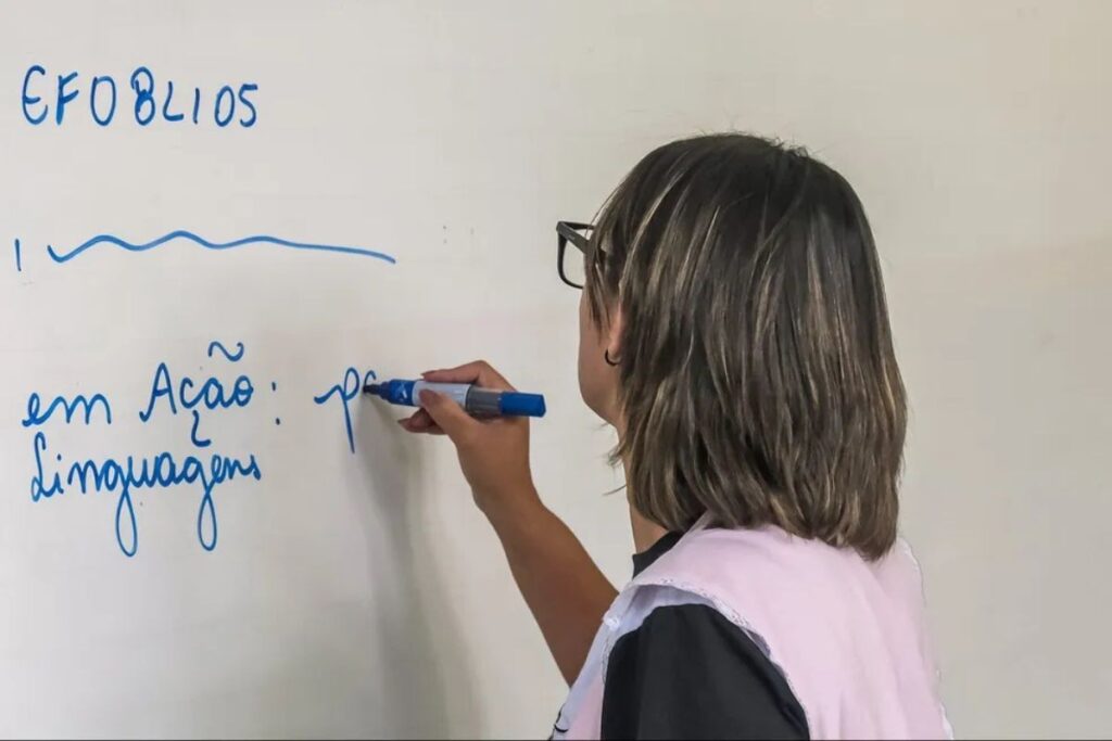 Governo de SP Investirá R$ 23,4 Milhões em Bônus para Educadores da Baixada Santista