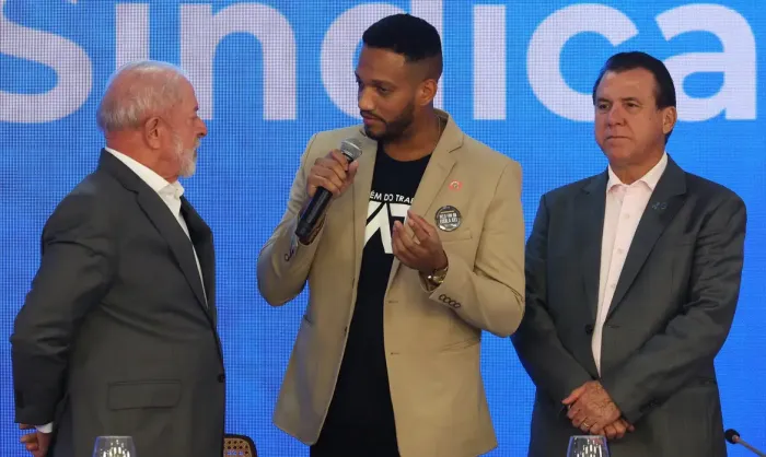 Lula Mobiliza Centrais Sindicais para Combater Escala 6×1 e Reduzir Jornada de Trabalho Lula Mobiliza Centrais Sindicais para Combater Escala 6x1 e Reduzir Jornada de Trabalho