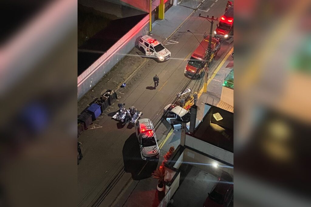 Tiroteio em Sorocaba: PM e Três Suspeitos Mortos Após Roubo a Farmácia Tiroteio em Sorocaba: PM e Três Suspeitos Mortos Após Roubo a Farmácia