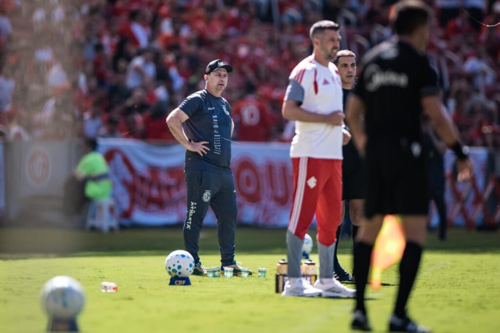 Vitória Marcante de Ivan Baitello: A Celebração de um Auxiliar Determinado