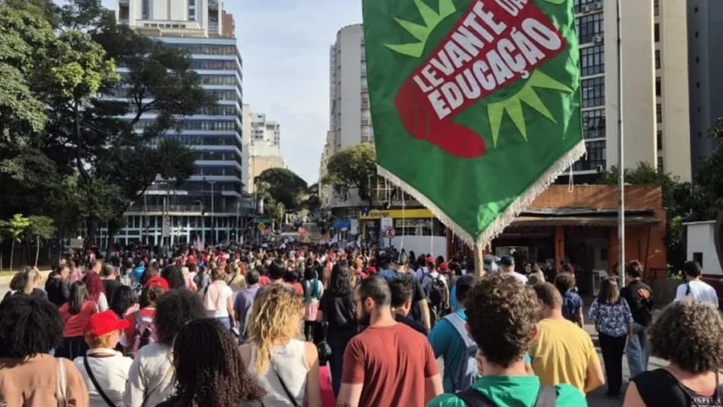 Fim da Greve da Educação Municipal em São Paulo: Resistência Contra a Privatização Continua Forte