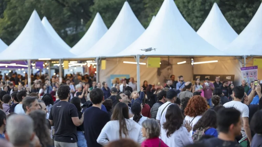 Feira do Livro de São Paulo 2024: Mais de 200 Atividades e Encontros com Autores