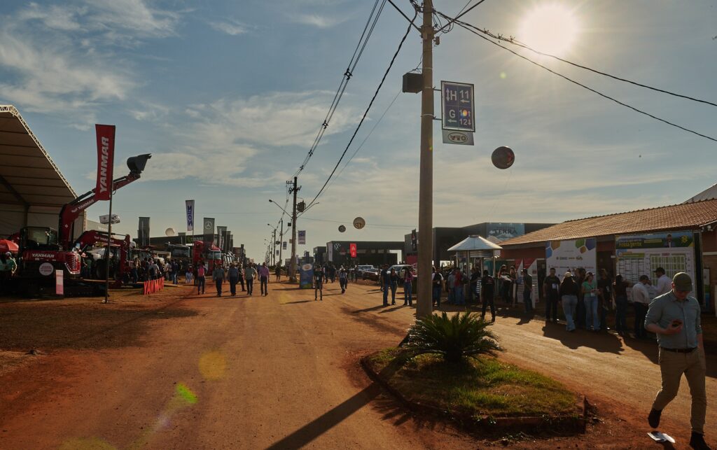 Agrishow 2026 registra queda de 22% no volume de negócios devido a desafios econômicos