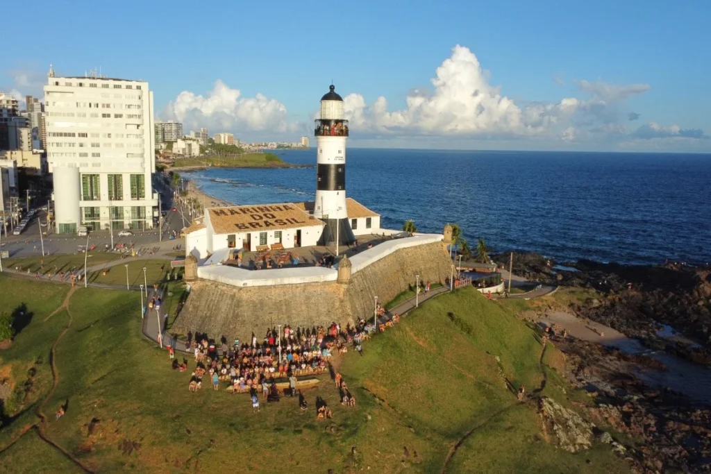 Baianês e Culinária: 7 Surpreendentes Hábitos de Salvador que Encantam Visitantes