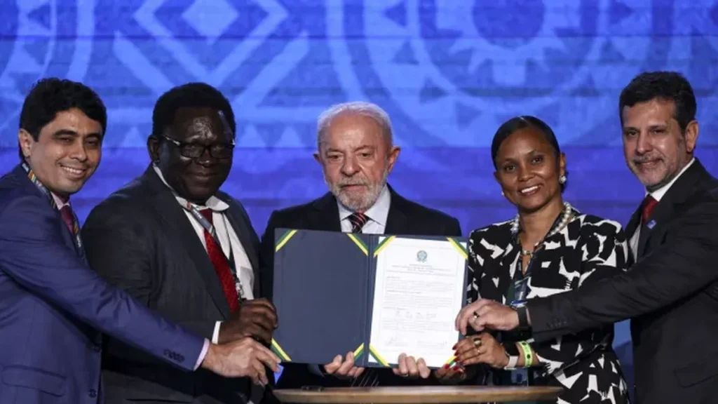 Educação como Ferramenta de Consciência e Soberania para Brasil e África Educação como Ferramenta de Consciência e Soberania para Brasil e África