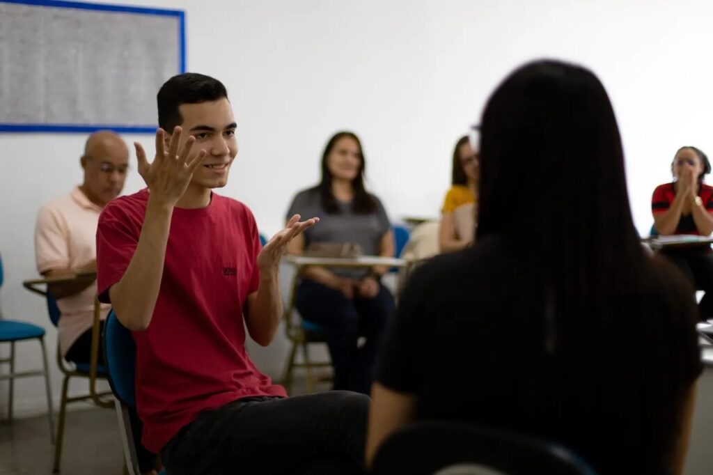 Imersão na Cultura Surda: Experiência Gratuita em Volta Redonda