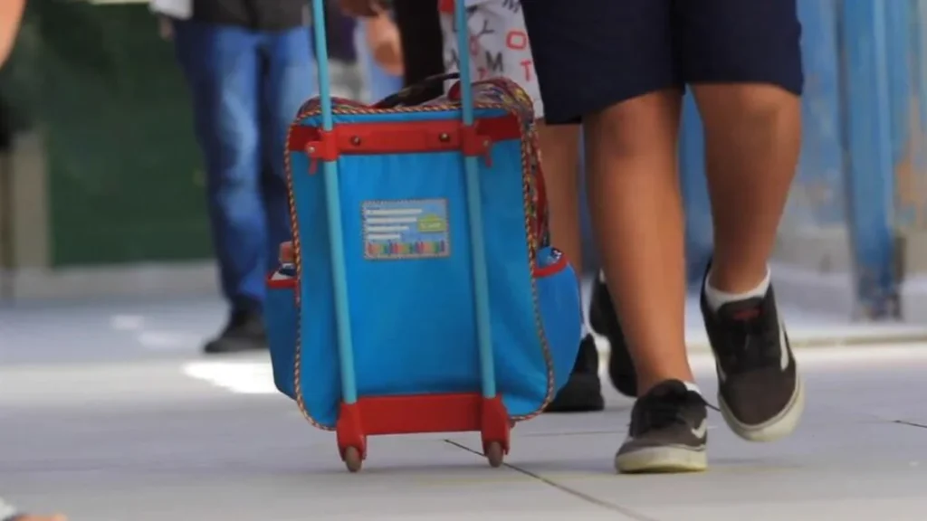 São Paulo firma protocolo com sindicatos e normaliza atendimento na educação após greve São Paulo firma protocolo com sindicatos e normaliza atendimento na educação após greve