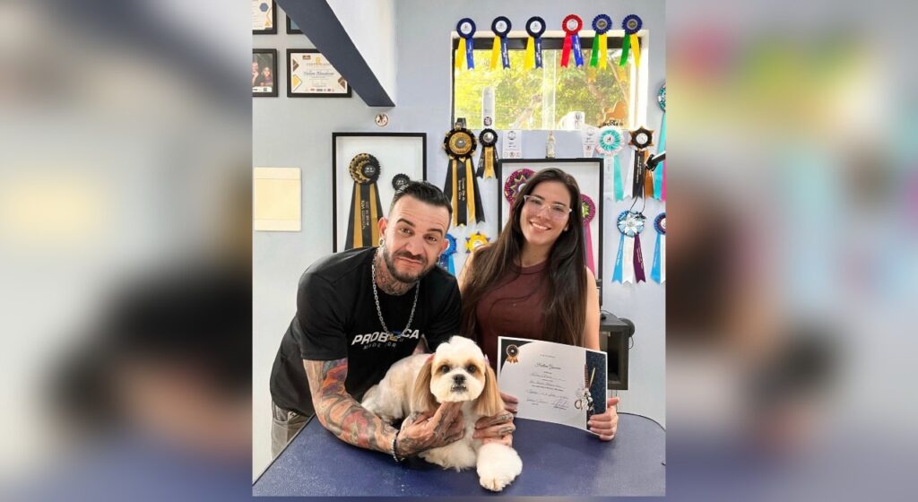 Tosador de Sorocaba Viraliza com Brincadeiras para Acalmar Animais em Pet Shop